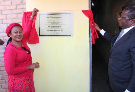 Kuwali (left) and Kayira unveiling a plaque to officially open the hostel