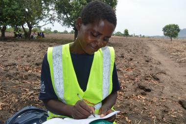 Filiness Biliati, a member of Chigwirizano Women Forum in Phalombe conducting the assesssment exercise in T/A Nkhulambe in Phalombe District