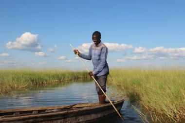 Kandulu setting off for fishing in Lake Chiuta